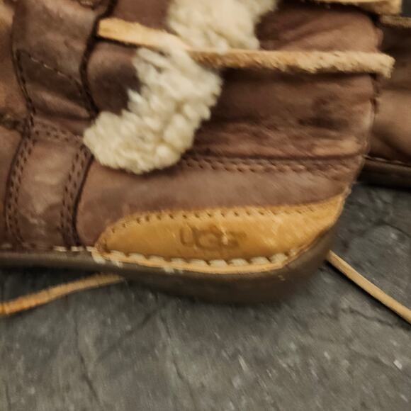 UGG Leather Boots Women's 8 Brown Sheepskin Lining S/N 1634 F80070 - Picture 7 of 11